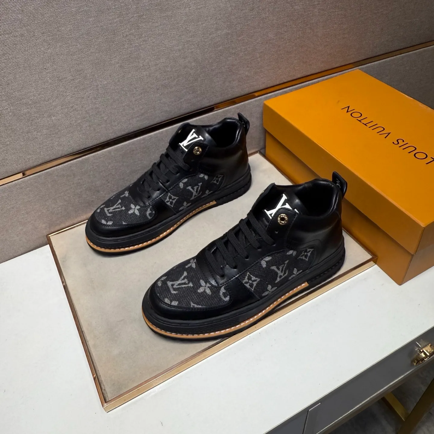 Men's men's shoes 💰pp420 [LV～] Men's casual shoes 2025z cabinet sales simultaneously 🔶Size: 38-44#️⃣ 🔷2 colors🔜The upper is made of multi-material splicing➕Genuine leather lining, comfortable and breathable, sole: original comfortable and wear-resistant outsole, ⚠️Real shot📱Photographed🎬The real thing is better📢📢📢